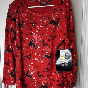 Que Red Scoop Neck Reindeer Print Sweater